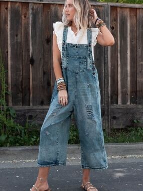 Relaxed Blue Denim Wide-Leg Overalls. Excellent Condition Size Small